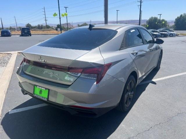 2021 Portofino Gray /Black Hyundai Elantra SEL (KMHLS4AG7MU) with an Nu 2L I-4 DOHC engine, Automatic transmission, located at 940 North Main Street, Cedar City, UT, 84720, (435) 628-0023, 37.692936, -113.061897 - We specialize in helping ALL people get the best financing available. No matter your credit score, good, bad or none we can get you an amazing rate. Had a bankruptcy, divorce, or repossessions? We give you the green light to get your credit back on the road. Low down and affordable payments that fit- Photo#6