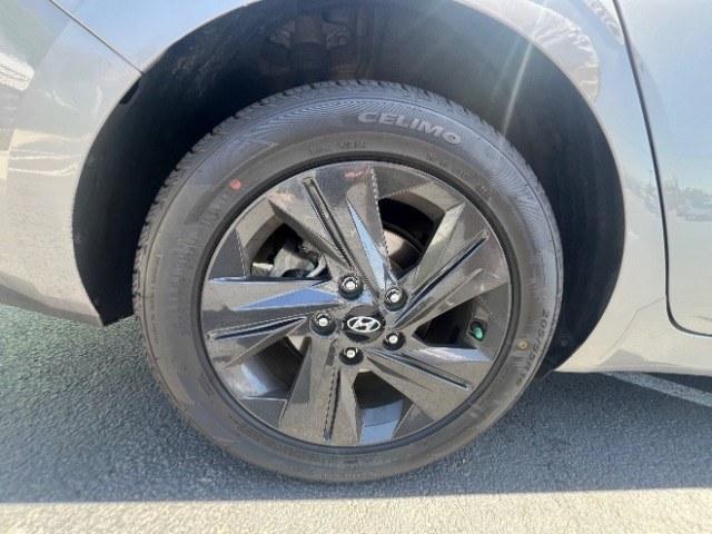 2021 Portofino Gray /Black Hyundai Elantra SEL (KMHLS4AG7MU) with an Nu 2L I-4 DOHC engine, Automatic transmission, located at 940 North Main Street, Cedar City, UT, 84720, (435) 628-0023, 37.692936, -113.061897 - We specialize in helping ALL people get the best financing available. No matter your credit score, good, bad or none we can get you an amazing rate. Had a bankruptcy, divorce, or repossessions? We give you the green light to get your credit back on the road. Low down and affordable payments that fit- Photo#11