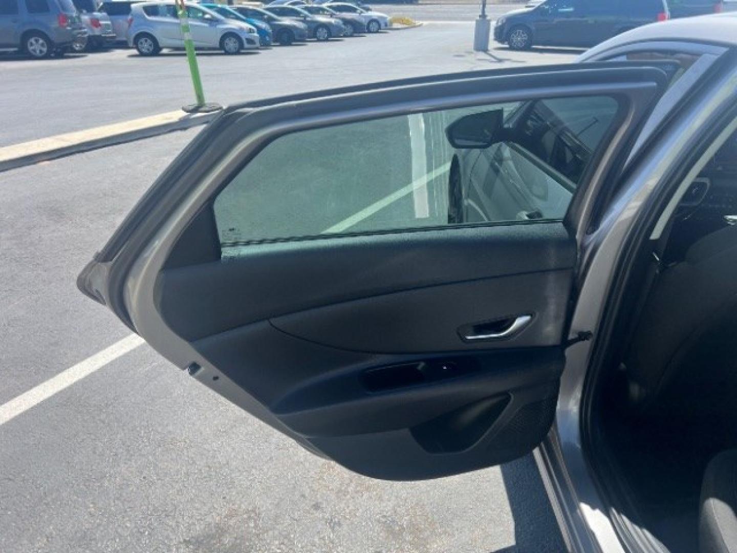 2021 Portofino Gray /Black Hyundai Elantra SEL (KMHLS4AG7MU) with an Nu 2L I-4 DOHC engine, Automatic transmission, located at 1865 East Red Hills Pkwy, St. George, 84770, (435) 628-0023, 37.120850, -113.543640- Photo#20