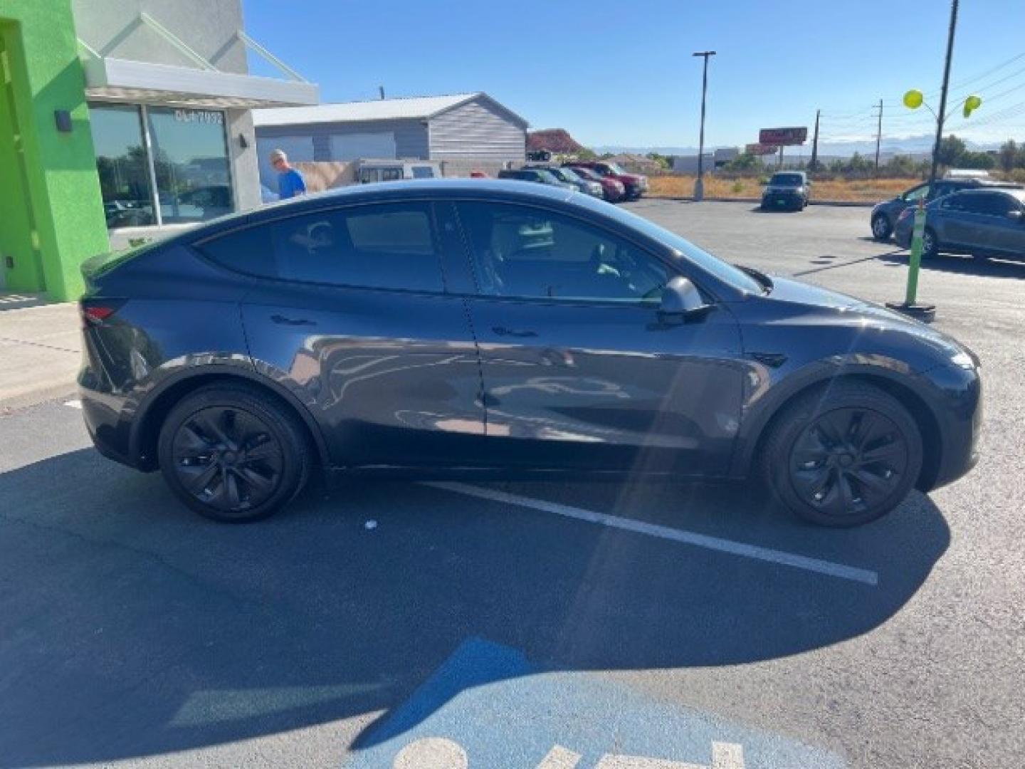 2024 Stealth Grey /Black Tesla Model Y Long Range Dual Motor All-Wheel Drive (7SAYGAEE8RF) with an ELECTRIC engine, Electric transmission, located at 1865 East Red Hills Pkwy, St. George, 84770, (435) 628-0023, 37.120850, -113.543640 - Excellent Tesla Model Y Long Range All Wheel Drive , 7 Seats HW4!, Interior and exterior in great condition. Small scratches and dings as pictured. Every Tesla we sell has had cabin air filter replaced, radiator cleaned, fluids topped AND comes with a mobile charging kit! Battery is healthy and ge- Photo#9