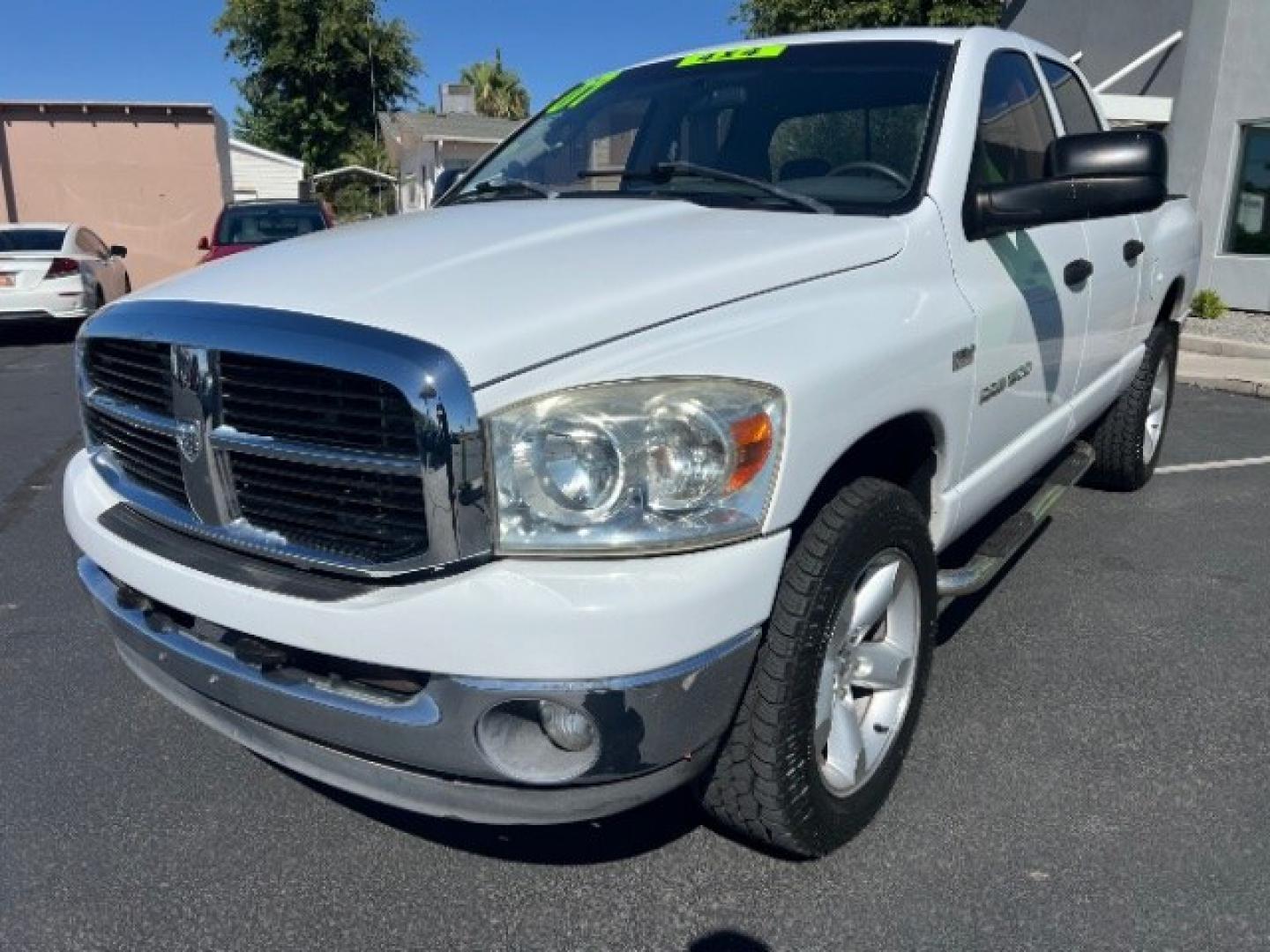 2007 Bright White Clearcoat /Medium Slate Gray Dodge Ram 1500 SLT/TRX4 Off Road/Sport (1D7HU18217S) with an HEMI Magnum 5.7L V-8 regular unleaded engine, Automatic transmission, located at 1865 East Red Hills Pkwy, St. George, 84770, (435) 628-0023, 37.120850, -113.543640 - We specialize in helping ALL people get the best financing available. No matter your credit score, good, bad or none we can get you an amazing rate. Had a bankruptcy, divorce, or repossessions? We give you the green light to get your credit back on the road. Low down and affordable payments that fit- Photo#2