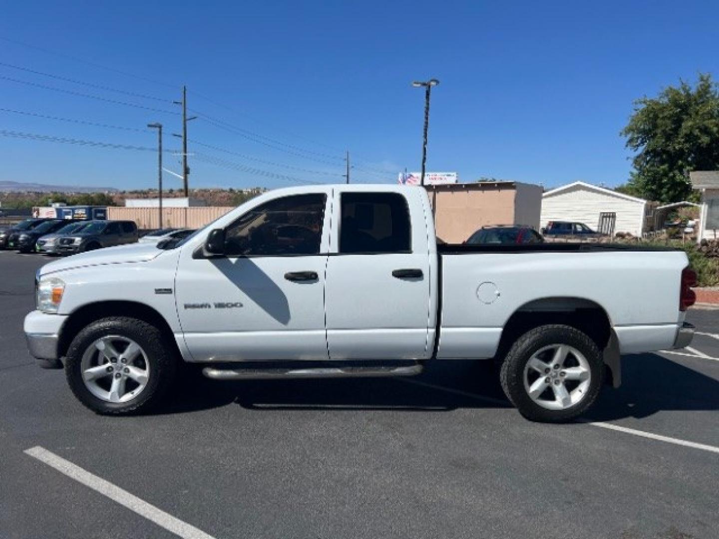 2007 Bright White Clearcoat /Medium Slate Gray Dodge Ram 1500 SLT/TRX4 Off Road/Sport (1D7HU18217S) with an HEMI Magnum 5.7L V-8 regular unleaded engine, Automatic transmission, located at 1865 East Red Hills Pkwy, St. George, 84770, (435) 628-0023, 37.120850, -113.543640 - We specialize in helping ALL people get the best financing available. No matter your credit score, good, bad or none we can get you an amazing rate. Had a bankruptcy, divorce, or repossessions? We give you the green light to get your credit back on the road. Low down and affordable payments that fit- Photo#3