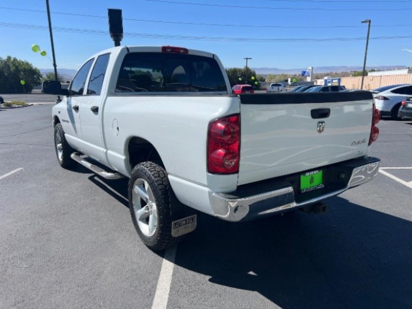 2007 Bright White Clearcoat /Medium Slate Gray Dodge Ram 1500 SLT/TRX4 Off Road/Sport (1D7HU18217S) with an HEMI Magnum 5.7L V-8 regular unleaded engine, Automatic transmission, located at 1865 East Red Hills Pkwy, St. George, 84770, (435) 628-0023, 37.120850, -113.543640 - We specialize in helping ALL people get the best financing available. No matter your credit score, good, bad or none we can get you an amazing rate. Had a bankruptcy, divorce, or repossessions? We give you the green light to get your credit back on the road. Low down and affordable payments that fit- Photo#4