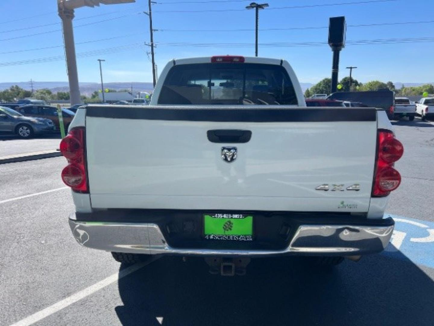 2007 Bright White Clearcoat /Medium Slate Gray Dodge Ram 1500 SLT/TRX4 Off Road/Sport (1D7HU18217S) with an HEMI Magnum 5.7L V-8 regular unleaded engine, Automatic transmission, located at 1865 East Red Hills Pkwy, St. George, 84770, (435) 628-0023, 37.120850, -113.543640 - We specialize in helping ALL people get the best financing available. No matter your credit score, good, bad or none we can get you an amazing rate. Had a bankruptcy, divorce, or repossessions? We give you the green light to get your credit back on the road. Low down and affordable payments that fit- Photo#5