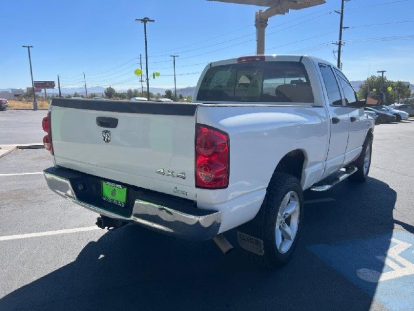2007 Bright White Clearcoat /Medium Slate Gray Dodge Ram 1500 SLT/TRX4 Off Road/Sport (1D7HU18217S) with an HEMI Magnum 5.7L V-8 regular unleaded engine, Automatic transmission, located at 1865 East Red Hills Pkwy, St. George, 84770, (435) 628-0023, 37.120850, -113.543640 - We specialize in helping ALL people get the best financing available. No matter your credit score, good, bad or none we can get you an amazing rate. Had a bankruptcy, divorce, or repossessions? We give you the green light to get your credit back on the road. Low down and affordable payments that fit- Photo#6