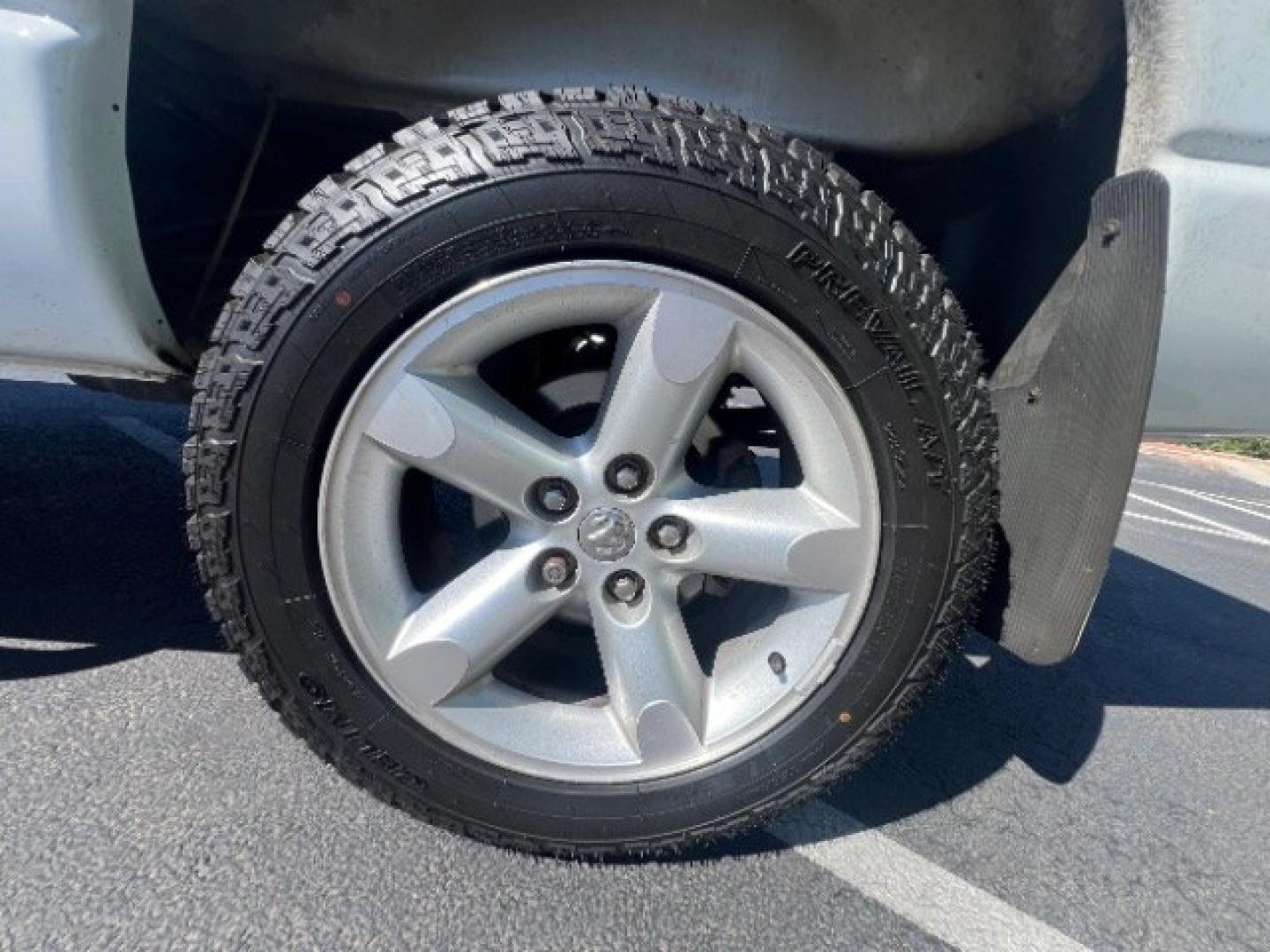2007 Bright White Clearcoat /Medium Slate Gray Dodge Ram 1500 SLT/TRX4 Off Road/Sport (1D7HU18217S) with an HEMI Magnum 5.7L V-8 regular unleaded engine, Automatic transmission, located at 1865 East Red Hills Pkwy, St. George, 84770, (435) 628-0023, 37.120850, -113.543640 - We specialize in helping ALL people get the best financing available. No matter your credit score, good, bad or none we can get you an amazing rate. Had a bankruptcy, divorce, or repossessions? We give you the green light to get your credit back on the road. Low down and affordable payments that fit- Photo#8