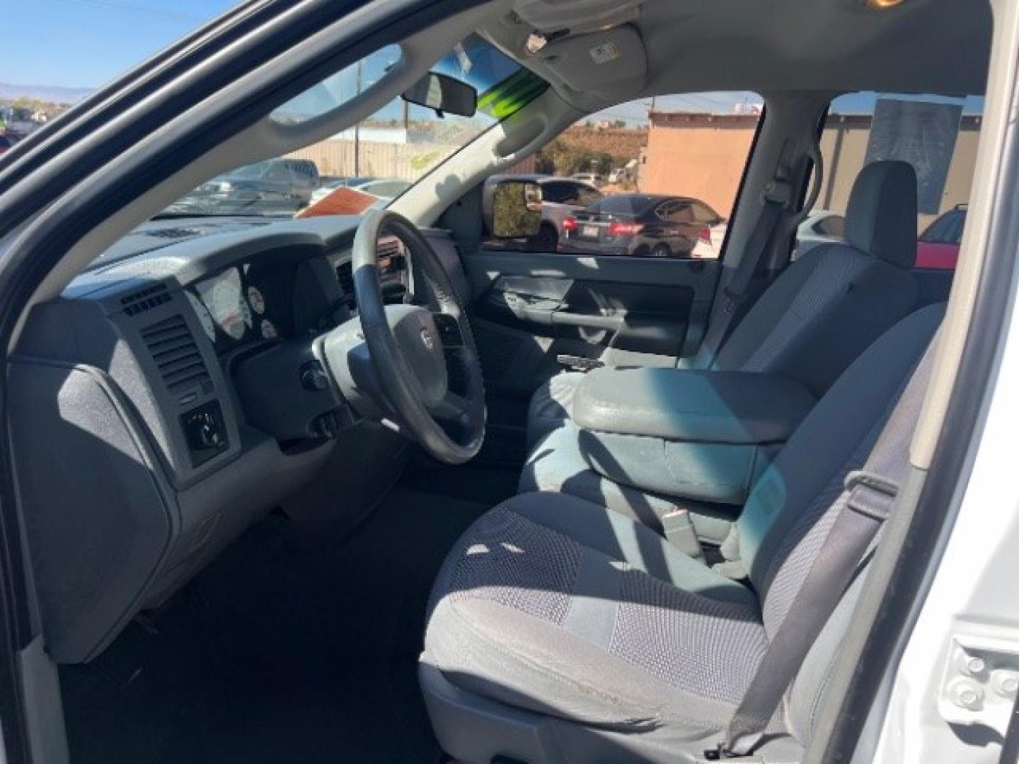 2007 Bright White Clearcoat /Medium Slate Gray Dodge Ram 1500 SLT/TRX4 Off Road/Sport (1D7HU18217S) with an HEMI Magnum 5.7L V-8 regular unleaded engine, Automatic transmission, located at 1865 East Red Hills Pkwy, St. George, 84770, (435) 628-0023, 37.120850, -113.543640 - We specialize in helping ALL people get the best financing available. No matter your credit score, good, bad or none we can get you an amazing rate. Had a bankruptcy, divorce, or repossessions? We give you the green light to get your credit back on the road. Low down and affordable payments that fit- Photo#14