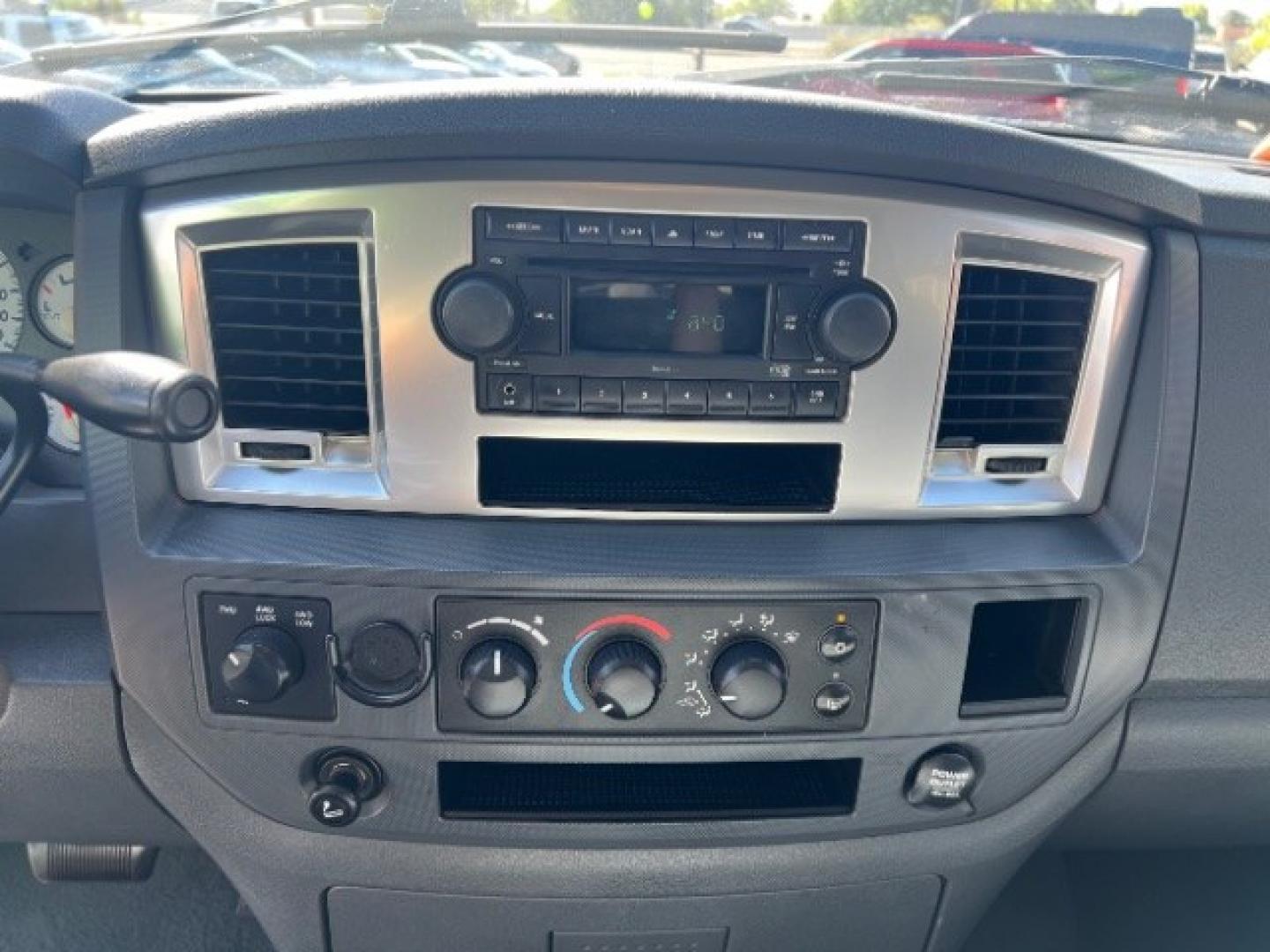 2007 Bright White Clearcoat /Medium Slate Gray Dodge Ram 1500 SLT/TRX4 Off Road/Sport (1D7HU18217S) with an HEMI Magnum 5.7L V-8 regular unleaded engine, Automatic transmission, located at 1865 East Red Hills Pkwy, St. George, 84770, (435) 628-0023, 37.120850, -113.543640 - We specialize in helping ALL people get the best financing available. No matter your credit score, good, bad or none we can get you an amazing rate. Had a bankruptcy, divorce, or repossessions? We give you the green light to get your credit back on the road. Low down and affordable payments that fit- Photo#17