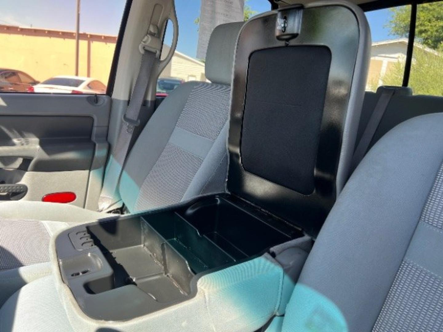 2007 Bright White Clearcoat /Medium Slate Gray Dodge Ram 1500 SLT/TRX4 Off Road/Sport (1D7HU18217S) with an HEMI Magnum 5.7L V-8 regular unleaded engine, Automatic transmission, located at 1865 East Red Hills Pkwy, St. George, 84770, (435) 628-0023, 37.120850, -113.543640 - We specialize in helping ALL people get the best financing available. No matter your credit score, good, bad or none we can get you an amazing rate. Had a bankruptcy, divorce, or repossessions? We give you the green light to get your credit back on the road. Low down and affordable payments that fit- Photo#18