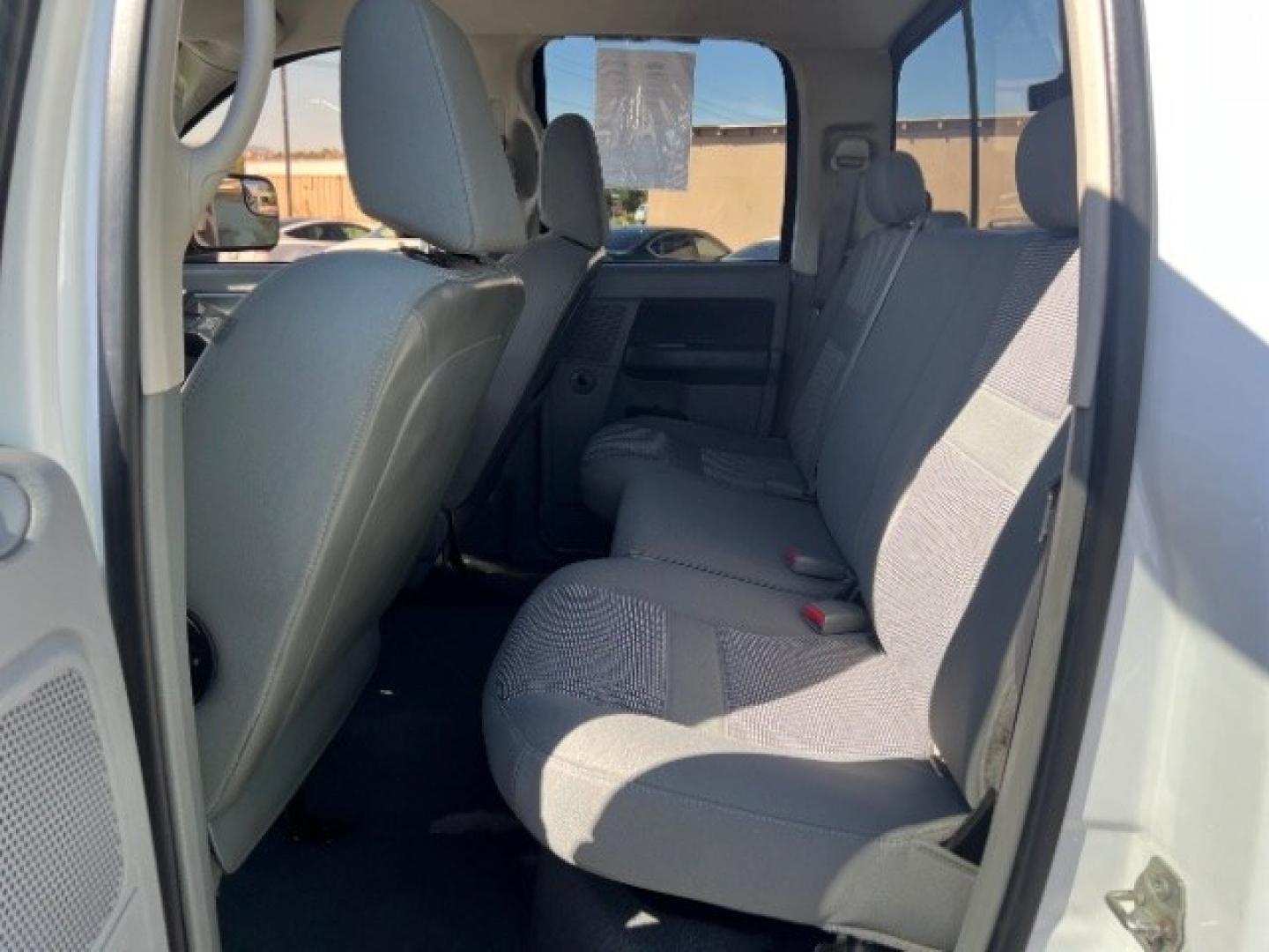 2007 Bright White Clearcoat /Medium Slate Gray Dodge Ram 1500 SLT/TRX4 Off Road/Sport (1D7HU18217S) with an HEMI Magnum 5.7L V-8 regular unleaded engine, Automatic transmission, located at 1865 East Red Hills Pkwy, St. George, 84770, (435) 628-0023, 37.120850, -113.543640 - We specialize in helping ALL people get the best financing available. No matter your credit score, good, bad or none we can get you an amazing rate. Had a bankruptcy, divorce, or repossessions? We give you the green light to get your credit back on the road. Low down and affordable payments that fit- Photo#20