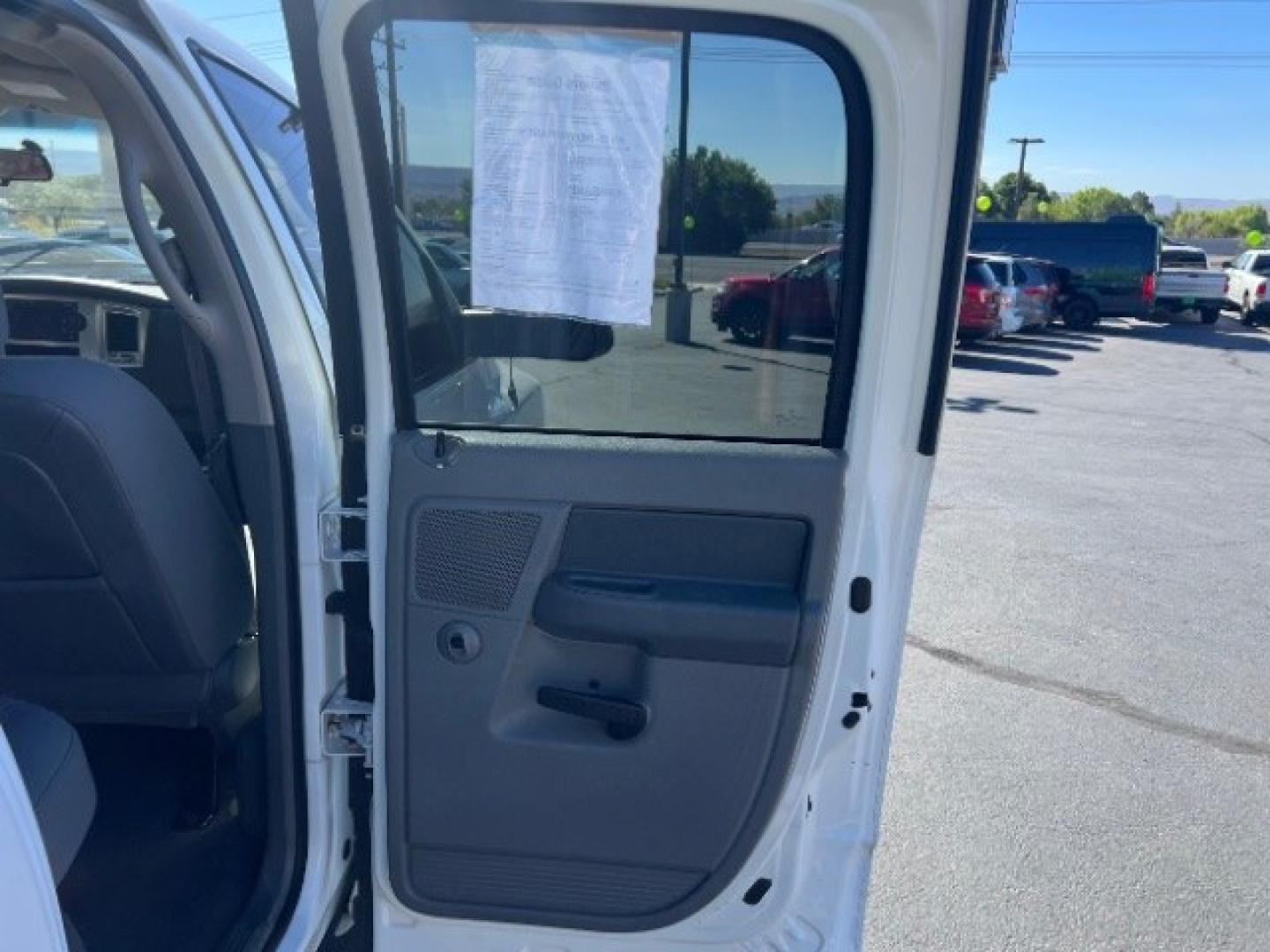 2007 Bright White Clearcoat /Medium Slate Gray Dodge Ram 1500 SLT/TRX4 Off Road/Sport (1D7HU18217S) with an HEMI Magnum 5.7L V-8 regular unleaded engine, Automatic transmission, located at 1865 East Red Hills Pkwy, St. George, 84770, (435) 628-0023, 37.120850, -113.543640 - We specialize in helping ALL people get the best financing available. No matter your credit score, good, bad or none we can get you an amazing rate. Had a bankruptcy, divorce, or repossessions? We give you the green light to get your credit back on the road. Low down and affordable payments that fit- Photo#23