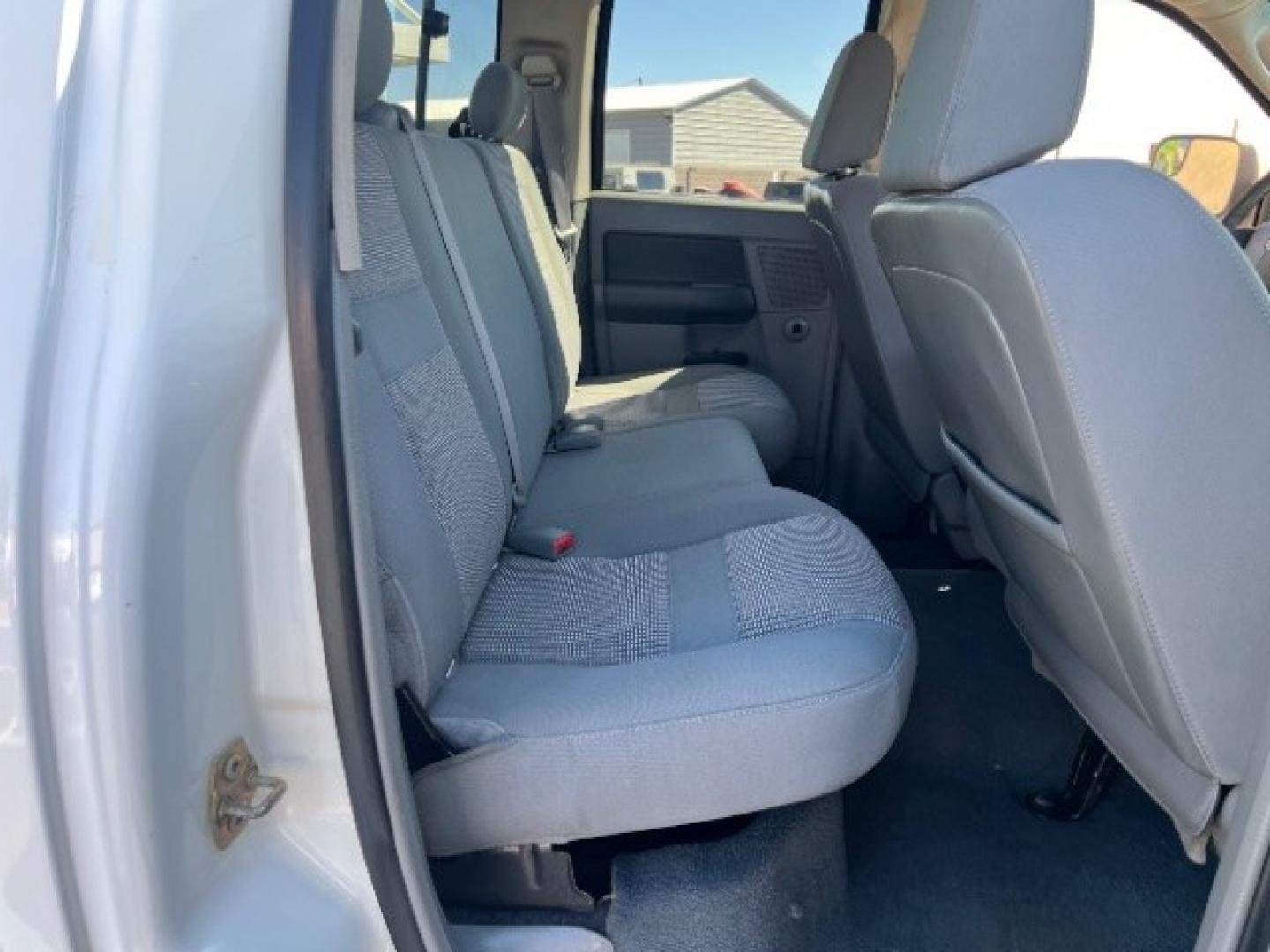 2007 Bright White Clearcoat /Medium Slate Gray Dodge Ram 1500 SLT/TRX4 Off Road/Sport (1D7HU18217S) with an HEMI Magnum 5.7L V-8 regular unleaded engine, Automatic transmission, located at 1865 East Red Hills Pkwy, St. George, 84770, (435) 628-0023, 37.120850, -113.543640 - We specialize in helping ALL people get the best financing available. No matter your credit score, good, bad or none we can get you an amazing rate. Had a bankruptcy, divorce, or repossessions? We give you the green light to get your credit back on the road. Low down and affordable payments that fit- Photo#24