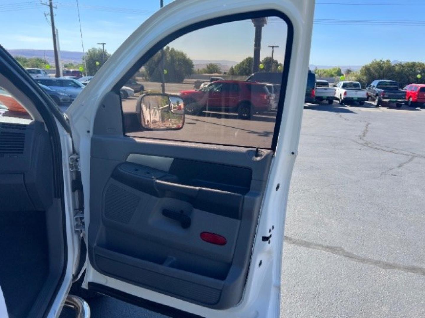 2007 Bright White Clearcoat /Medium Slate Gray Dodge Ram 1500 SLT/TRX4 Off Road/Sport (1D7HU18217S) with an HEMI Magnum 5.7L V-8 regular unleaded engine, Automatic transmission, located at 1865 East Red Hills Pkwy, St. George, 84770, (435) 628-0023, 37.120850, -113.543640 - We specialize in helping ALL people get the best financing available. No matter your credit score, good, bad or none we can get you an amazing rate. Had a bankruptcy, divorce, or repossessions? We give you the green light to get your credit back on the road. Low down and affordable payments that fit- Photo#25