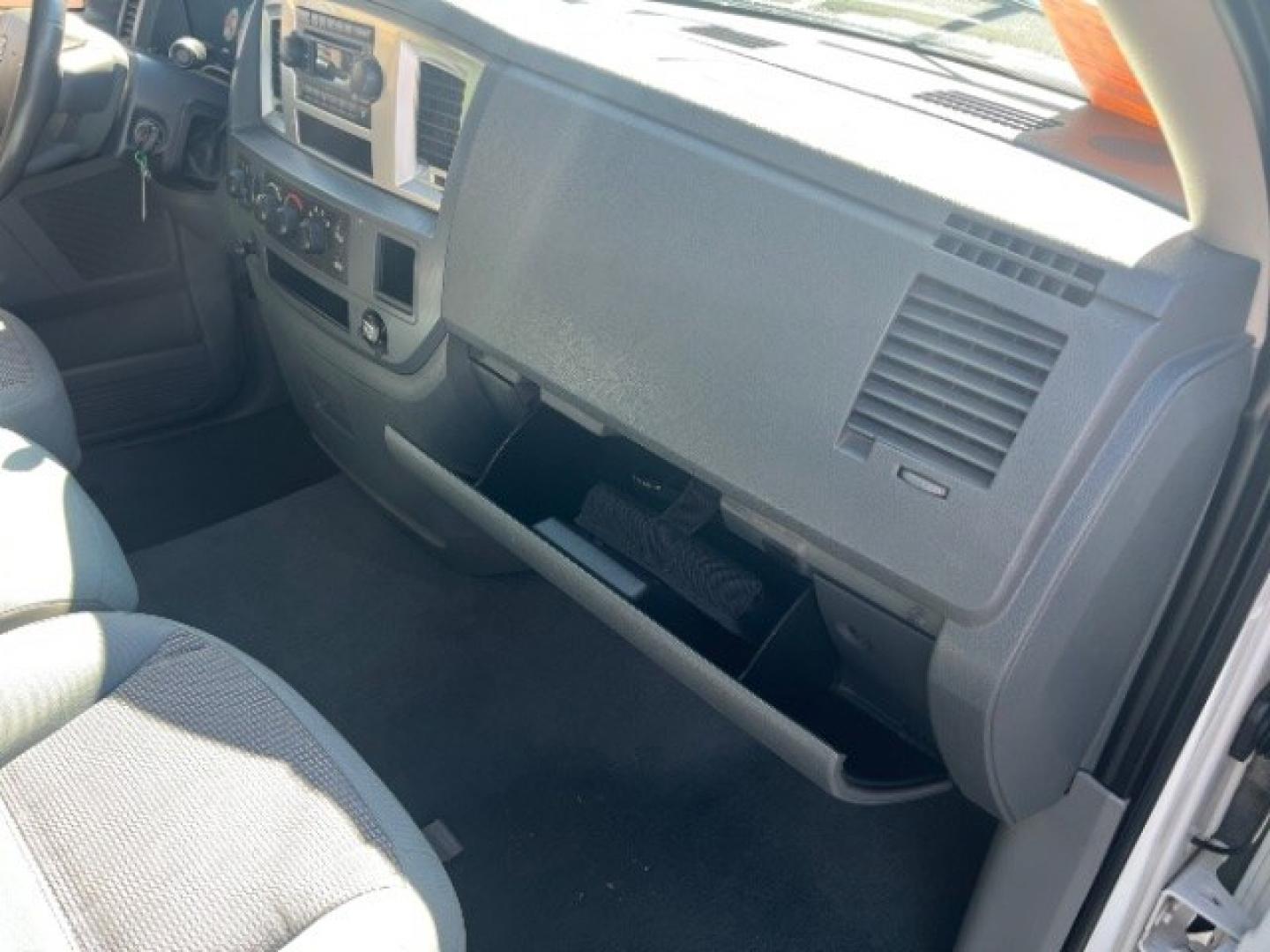 2007 Bright White Clearcoat /Medium Slate Gray Dodge Ram 1500 SLT/TRX4 Off Road/Sport (1D7HU18217S) with an HEMI Magnum 5.7L V-8 regular unleaded engine, Automatic transmission, located at 1865 East Red Hills Pkwy, St. George, 84770, (435) 628-0023, 37.120850, -113.543640 - We specialize in helping ALL people get the best financing available. No matter your credit score, good, bad or none we can get you an amazing rate. Had a bankruptcy, divorce, or repossessions? We give you the green light to get your credit back on the road. Low down and affordable payments that fit- Photo#27