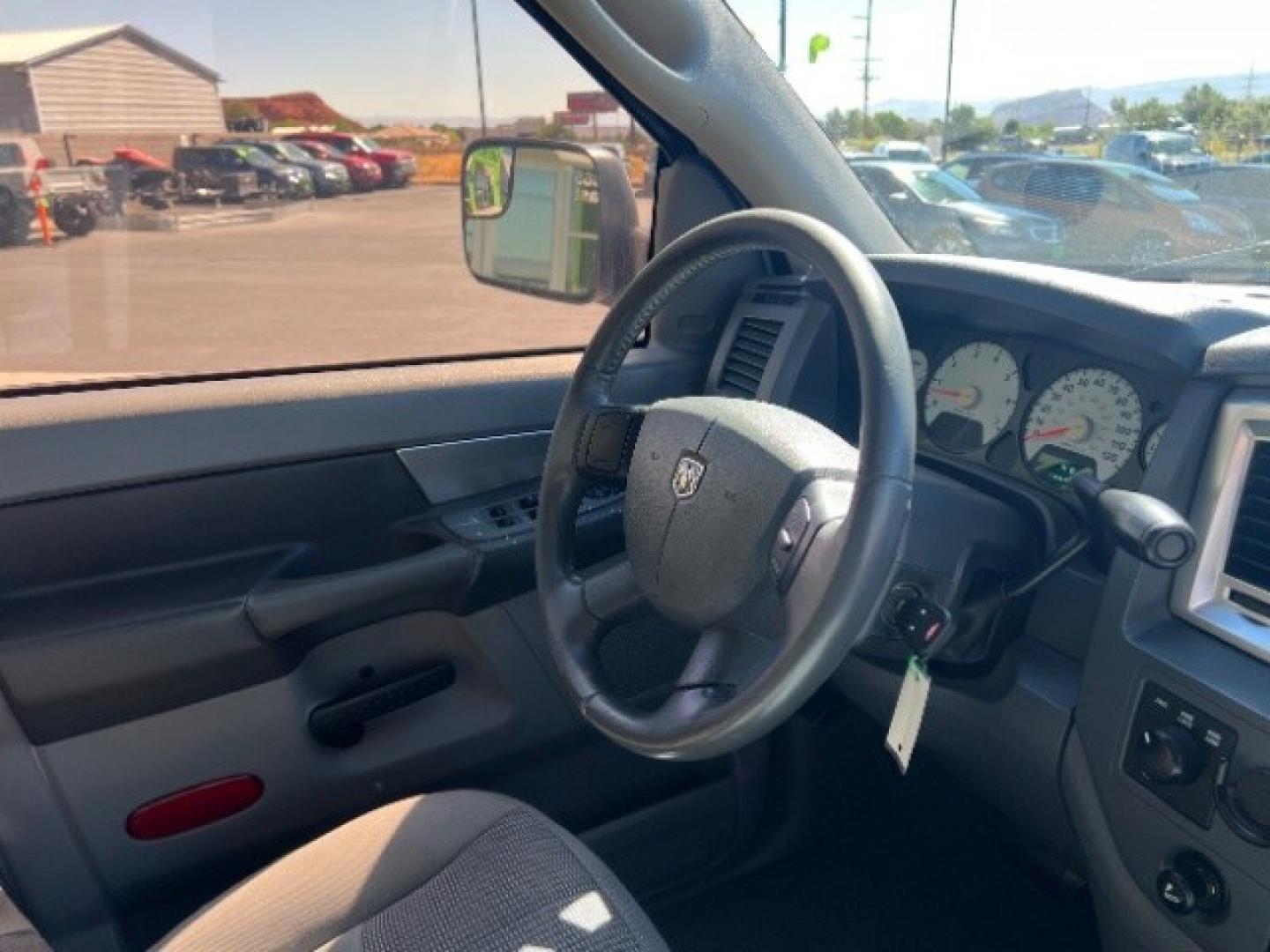 2007 Bright White Clearcoat /Medium Slate Gray Dodge Ram 1500 SLT/TRX4 Off Road/Sport (1D7HU18217S) with an HEMI Magnum 5.7L V-8 regular unleaded engine, Automatic transmission, located at 1865 East Red Hills Pkwy, St. George, 84770, (435) 628-0023, 37.120850, -113.543640 - We specialize in helping ALL people get the best financing available. No matter your credit score, good, bad or none we can get you an amazing rate. Had a bankruptcy, divorce, or repossessions? We give you the green light to get your credit back on the road. Low down and affordable payments that fit- Photo#28