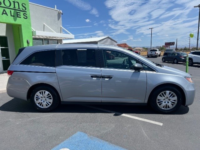 2016 Lunar Silver Metallic /Truffle Honda Odyssey LX (5FNRL5H24GB) with an 3.5L V-6 i-VTEC variable valve control engine, Automatic transmission, located at 940 North Main Street, Cedar City, UT, 84720, (435) 628-0023, 37.692936, -113.061897 - We specialize in helping ALL people get the best financing available. No matter your credit score, good, bad or none we can get you an amazing rate. Had a bankruptcy, divorce, or repossessions? We give you the green light to get your credit back on the road. Low down and affordable payments that fit- Photo#7