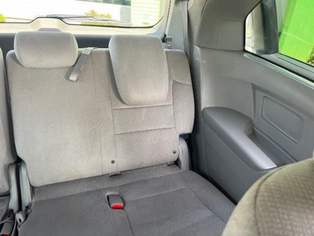 2016 Lunar Silver Metallic /Truffle Honda Odyssey LX (5FNRL5H24GB) with an 3.5L V-6 i-VTEC variable valve control engine, Automatic transmission, located at 940 North Main Street, Cedar City, UT, 84720, (435) 628-0023, 37.692936, -113.061897 - We specialize in helping ALL people get the best financing available. No matter your credit score, good, bad or none we can get you an amazing rate. Had a bankruptcy, divorce, or repossessions? We give you the green light to get your credit back on the road. Low down and affordable payments that fit- Photo#21