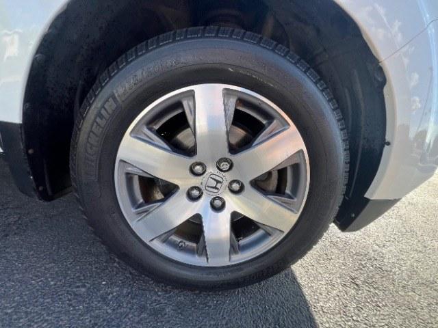 2013 White Diamond Pearl /Gray Honda Pilot Touring (5FNYF4H92DB) with an 3.5L V-6 i-VTEC VCM variable valve control engine, Automatic transmission, located at 940 North Main Street, Cedar City, UT, 84720, (435) 628-0023, 37.692936, -113.061897 - We specialize in helping ALL people get the best financing available. No matter your credit score, good, bad or none we can get you an amazing rate. Had a bankruptcy, divorce, or repossessions? We give you the green light to get your credit back on the road. Low down and affordable payments that fit- Photo#8