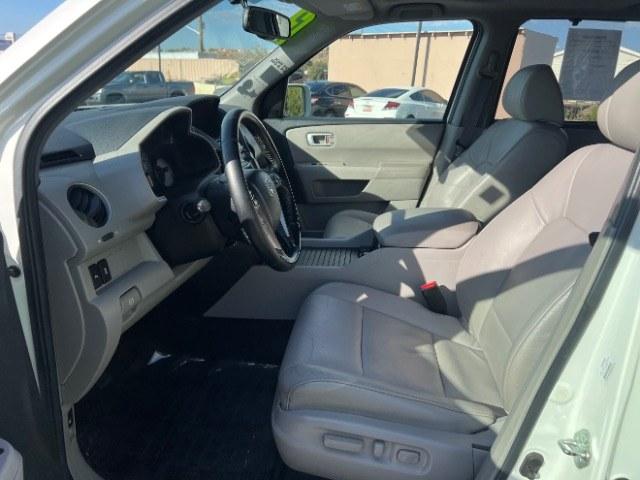 2013 White Diamond Pearl /Gray Honda Pilot Touring (5FNYF4H92DB) with an 3.5L V-6 i-VTEC VCM variable valve control engine, Automatic transmission, located at 940 North Main Street, Cedar City, UT, 84720, (435) 628-0023, 37.692936, -113.061897 - We specialize in helping ALL people get the best financing available. No matter your credit score, good, bad or none we can get you an amazing rate. Had a bankruptcy, divorce, or repossessions? We give you the green light to get your credit back on the road. Low down and affordable payments that fit- Photo#14
