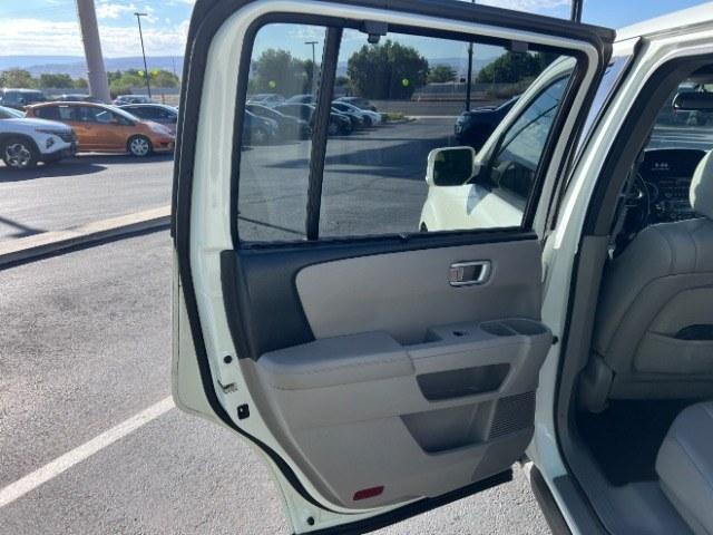 2013 White Diamond Pearl /Gray Honda Pilot Touring (5FNYF4H92DB) with an 3.5L V-6 i-VTEC VCM variable valve control engine, Automatic transmission, located at 940 North Main Street, Cedar City, UT, 84720, (435) 628-0023, 37.692936, -113.061897 - We specialize in helping ALL people get the best financing available. No matter your credit score, good, bad or none we can get you an amazing rate. Had a bankruptcy, divorce, or repossessions? We give you the green light to get your credit back on the road. Low down and affordable payments that fit- Photo#20