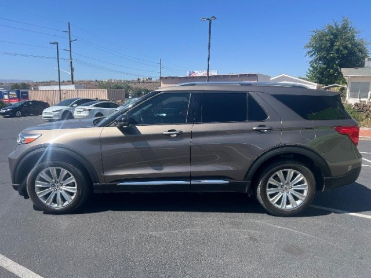 2021 Stone Gray Metallic /Ebony Ford Explorer Limited (1FMSK8FH1MG) with an 3.3L V-6 port/direct injection engine, Automatic transmission, located at 1865 East Red Hills Pkwy, St. George, 84770, (435) 628-0023, 37.120850, -113.543640- Photo#3