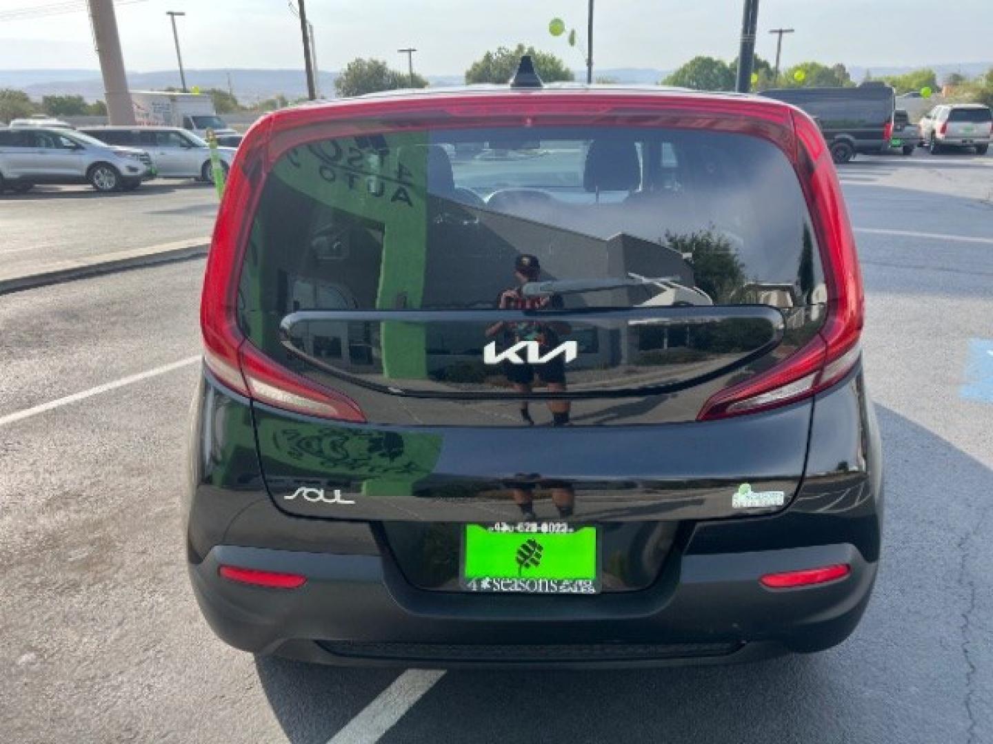 2022 Cherry Black /Black Kia Soul LX (KNDJ23AU4N7) with an 2L I-4 DOHC engine, Automatic transmission, located at 1865 East Red Hills Pkwy, St. George, 84770, (435) 628-0023, 37.120850, -113.543640 - We specialize in helping ALL people get the best financing available. No matter your credit score, good, bad or none we can get you an amazing rate. Had a bankruptcy, divorce, or repossessions? We give you the green light to get your credit back on the road. Low down and affordable payments that fit- Photo#5