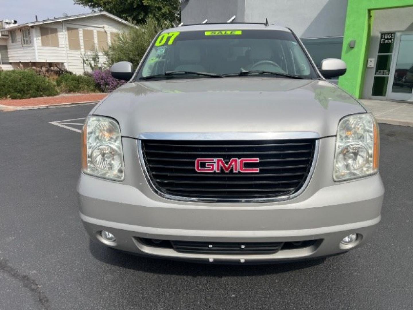 2007 Gold Mist Metallic /Light Tan GMC Yukon SLE (1GKFK13017R) , Automatic transmission, located at 1865 East Red Hills Pkwy, St. George, 84770, (435) 628-0023, 37.120850, -113.543640 - We specialize in helping ALL people get the best financing available. No matter your credit score, good, bad or none we can get you an amazing rate. Had a bankruptcy, divorce, or repossessions? We give you the green light to get your credit back on the road. Low down and affordable payments that fit- Photo#1