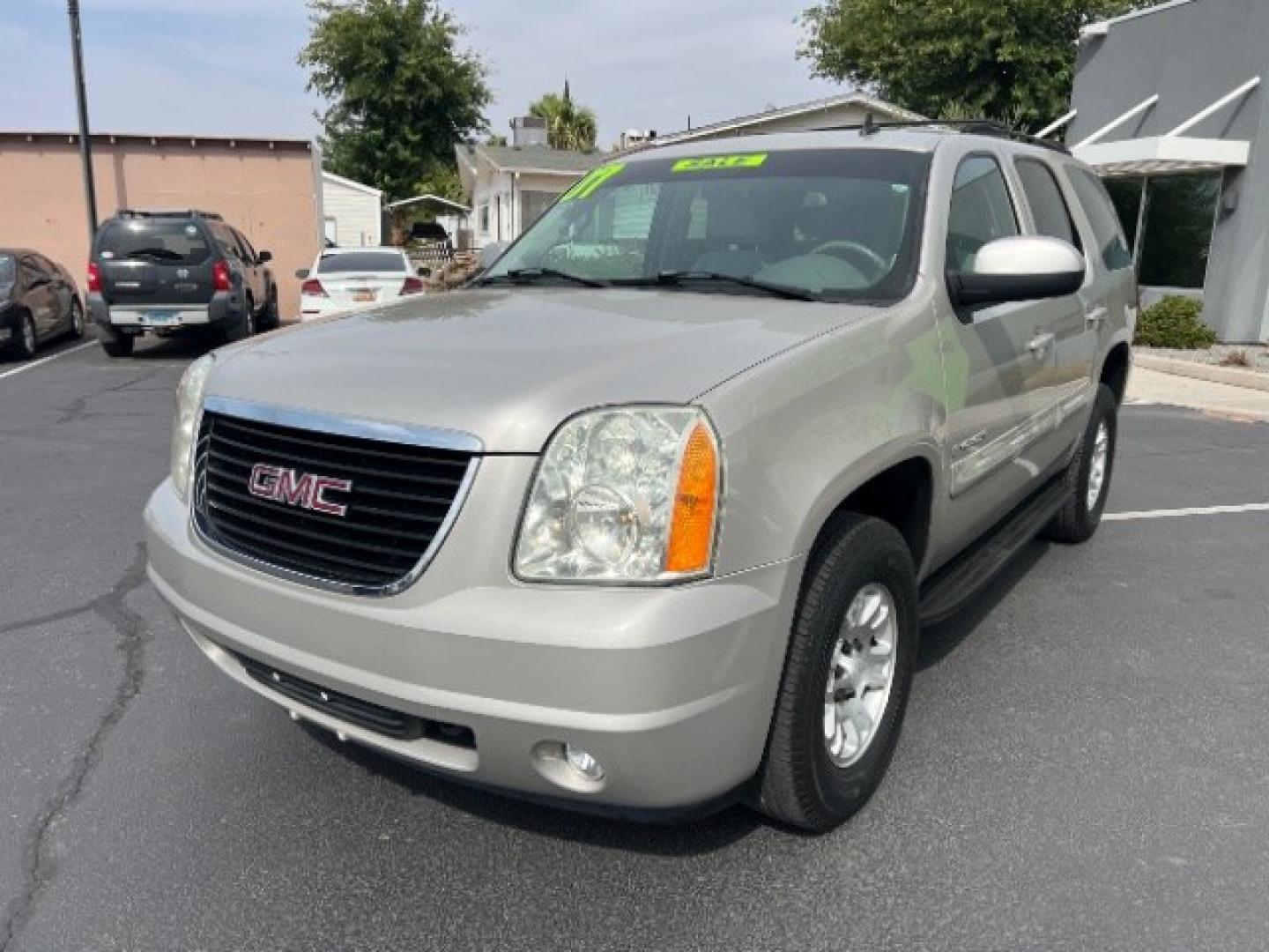 2007 Gold Mist Metallic /Light Tan GMC Yukon SLE (1GKFK13017R) , Automatic transmission, located at 1865 East Red Hills Pkwy, St. George, 84770, (435) 628-0023, 37.120850, -113.543640 - We specialize in helping ALL people get the best financing available. No matter your credit score, good, bad or none we can get you an amazing rate. Had a bankruptcy, divorce, or repossessions? We give you the green light to get your credit back on the road. Low down and affordable payments that fit- Photo#2