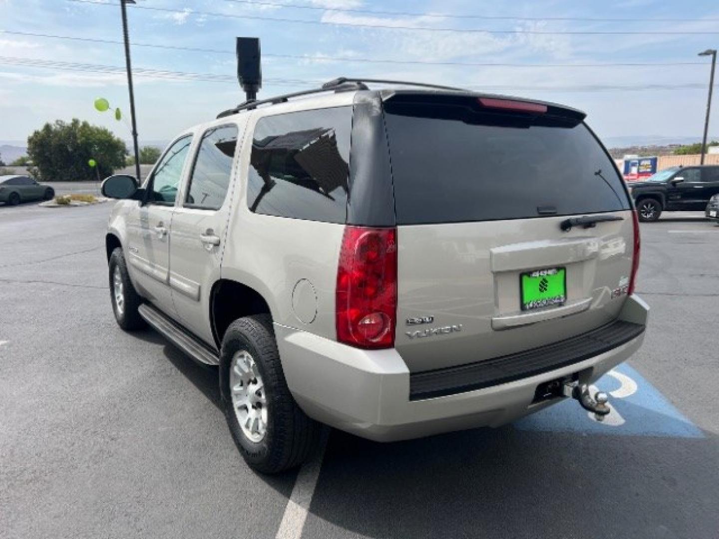 2007 Gold Mist Metallic /Light Tan GMC Yukon SLE (1GKFK13017R) , Automatic transmission, located at 1865 East Red Hills Pkwy, St. George, 84770, (435) 628-0023, 37.120850, -113.543640 - We specialize in helping ALL people get the best financing available. No matter your credit score, good, bad or none we can get you an amazing rate. Had a bankruptcy, divorce, or repossessions? We give you the green light to get your credit back on the road. Low down and affordable payments that fit- Photo#4