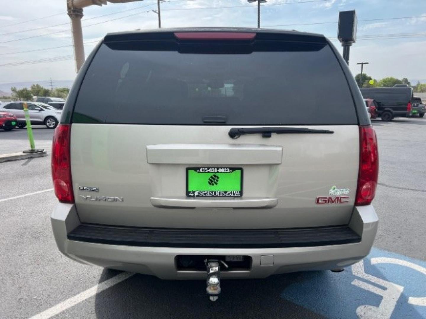 2007 Gold Mist Metallic /Light Tan GMC Yukon SLE (1GKFK13017R) , Automatic transmission, located at 1865 East Red Hills Pkwy, St. George, 84770, (435) 628-0023, 37.120850, -113.543640 - We specialize in helping ALL people get the best financing available. No matter your credit score, good, bad or none we can get you an amazing rate. Had a bankruptcy, divorce, or repossessions? We give you the green light to get your credit back on the road. Low down and affordable payments that fit- Photo#5