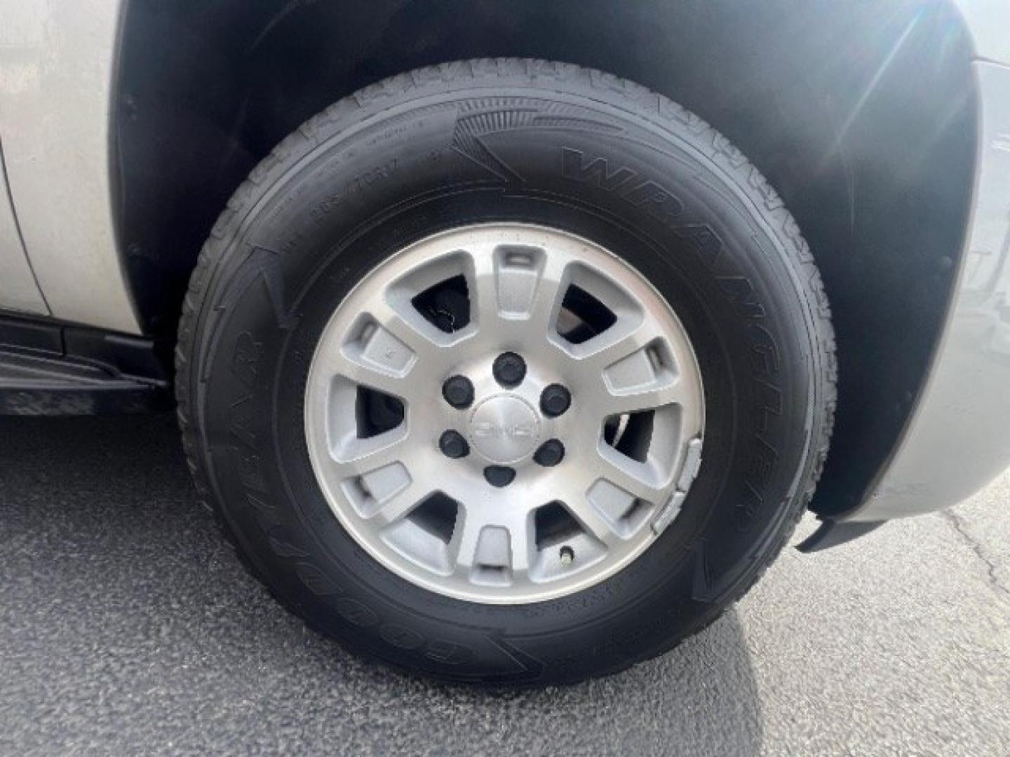 2007 Gold Mist Metallic /Light Tan GMC Yukon SLE (1GKFK13017R) , Automatic transmission, located at 1865 East Red Hills Pkwy, St. George, 84770, (435) 628-0023, 37.120850, -113.543640 - We specialize in helping ALL people get the best financing available. No matter your credit score, good, bad or none we can get you an amazing rate. Had a bankruptcy, divorce, or repossessions? We give you the green light to get your credit back on the road. Low down and affordable payments that fit- Photo#8