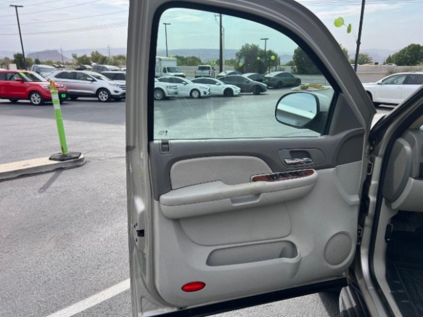 2007 Gold Mist Metallic /Light Tan GMC Yukon SLE (1GKFK13017R) , Automatic transmission, located at 1865 East Red Hills Pkwy, St. George, 84770, (435) 628-0023, 37.120850, -113.543640 - We specialize in helping ALL people get the best financing available. No matter your credit score, good, bad or none we can get you an amazing rate. Had a bankruptcy, divorce, or repossessions? We give you the green light to get your credit back on the road. Low down and affordable payments that fit- Photo#12