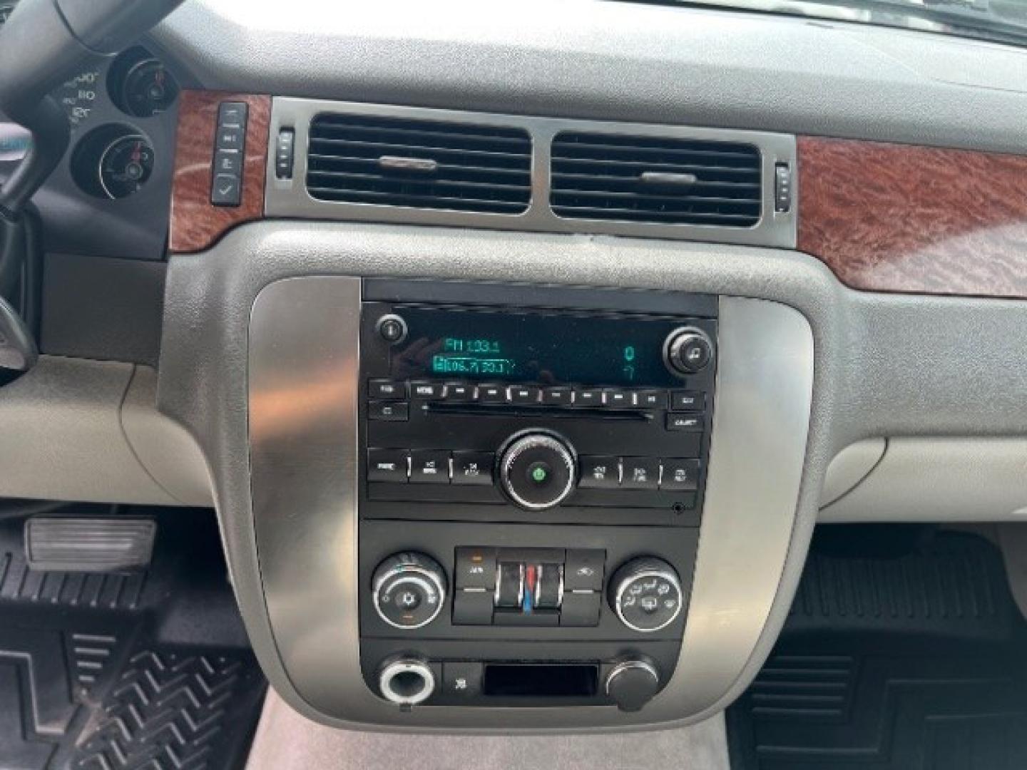 2007 Gold Mist Metallic /Light Tan GMC Yukon SLE (1GKFK13017R) , Automatic transmission, located at 1865 East Red Hills Pkwy, St. George, 84770, (435) 628-0023, 37.120850, -113.543640 - We specialize in helping ALL people get the best financing available. No matter your credit score, good, bad or none we can get you an amazing rate. Had a bankruptcy, divorce, or repossessions? We give you the green light to get your credit back on the road. Low down and affordable payments that fit- Photo#17