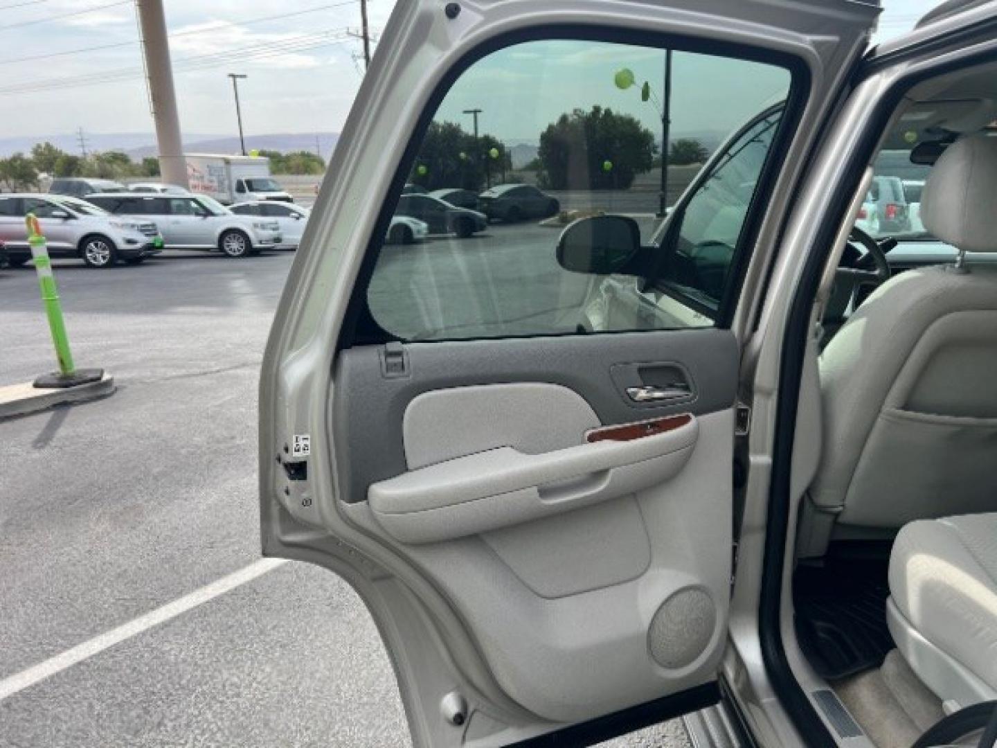 2007 Gold Mist Metallic /Light Tan GMC Yukon SLE (1GKFK13017R) , Automatic transmission, located at 1865 East Red Hills Pkwy, St. George, 84770, (435) 628-0023, 37.120850, -113.543640 - We specialize in helping ALL people get the best financing available. No matter your credit score, good, bad or none we can get you an amazing rate. Had a bankruptcy, divorce, or repossessions? We give you the green light to get your credit back on the road. Low down and affordable payments that fit- Photo#19