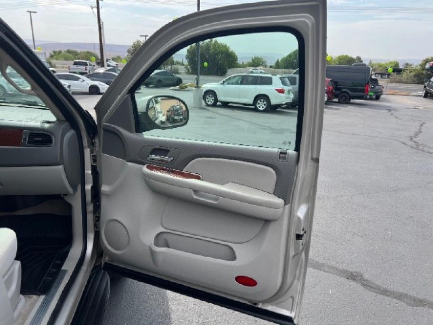 2007 Gold Mist Metallic /Light Tan GMC Yukon SLE (1GKFK13017R) , Automatic transmission, located at 1865 East Red Hills Pkwy, St. George, 84770, (435) 628-0023, 37.120850, -113.543640 - We specialize in helping ALL people get the best financing available. No matter your credit score, good, bad or none we can get you an amazing rate. Had a bankruptcy, divorce, or repossessions? We give you the green light to get your credit back on the road. Low down and affordable payments that fit- Photo#29