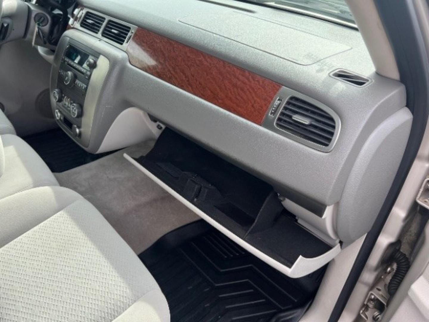 2007 Gold Mist Metallic /Light Tan GMC Yukon SLE (1GKFK13017R) , Automatic transmission, located at 1865 East Red Hills Pkwy, St. George, 84770, (435) 628-0023, 37.120850, -113.543640 - We specialize in helping ALL people get the best financing available. No matter your credit score, good, bad or none we can get you an amazing rate. Had a bankruptcy, divorce, or repossessions? We give you the green light to get your credit back on the road. Low down and affordable payments that fit- Photo#31