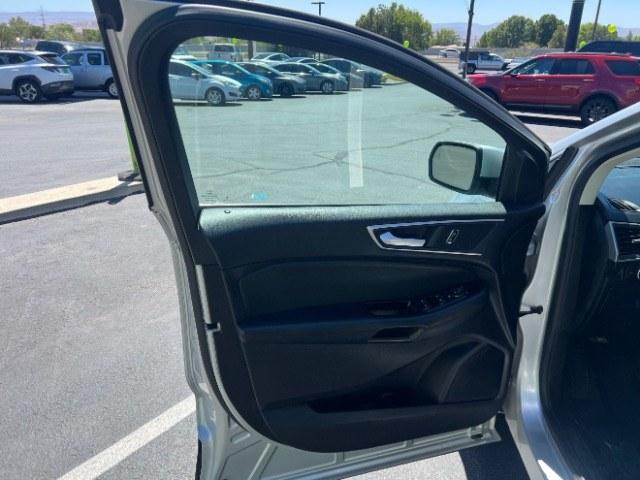 2017 Ingot Silver Metallic /Ebony Ford Edge SEL (2FMPK3J83HB) with an 3.5L V-6 DOHC engine, Automatic transmission, located at 940 North Main Street, Cedar City, UT, 84720, (435) 628-0023, 37.692936, -113.061897 - We specialize in helping ALL people get the best financing available. No matter your credit score, good, bad or none we can get you an amazing rate. Had a bankruptcy, divorce, or repossessions? We give you the green light to get your credit back on the road. Low down and affordable payments that fit- Photo#12