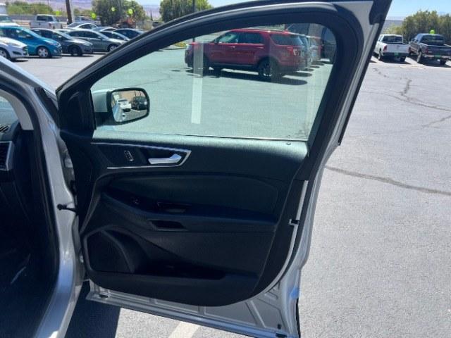 2017 Ingot Silver Metallic /Ebony Ford Edge SEL (2FMPK3J83HB) with an 3.5L V-6 DOHC engine, Automatic transmission, located at 940 North Main Street, Cedar City, UT, 84720, (435) 628-0023, 37.692936, -113.061897 - We specialize in helping ALL people get the best financing available. No matter your credit score, good, bad or none we can get you an amazing rate. Had a bankruptcy, divorce, or repossessions? We give you the green light to get your credit back on the road. Low down and affordable payments that fit- Photo#27