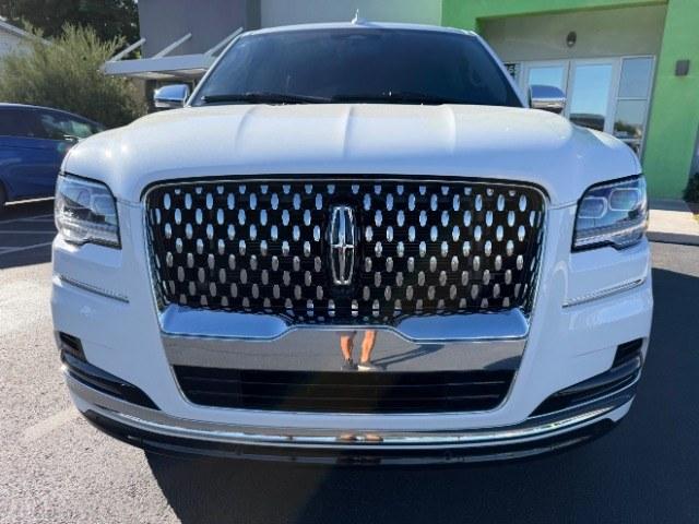 2022 Pristine White Metallic Tri-Coat /Urban Green w/Light Flint Stitch Lincoln Navigator Black Label (5LMJJ2TT4NE) with an EcoBoost 3.5L V-6 port/direct injection engine, located at 1865 East Red Hills Pkwy, St. George, 84770, (435) 628-0023, 37.120850, -113.543640- Photo#1