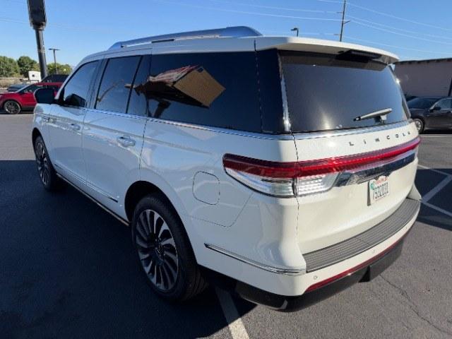2022 Pristine White Metallic Tri-Coat /Urban Green w/Light Flint Stitch Lincoln Navigator Black Label (5LMJJ2TT4NE) with an EcoBoost 3.5L V-6 port/direct injection engine, located at 1865 East Red Hills Pkwy, St. George, 84770, (435) 628-0023, 37.120850, -113.543640- Photo#4