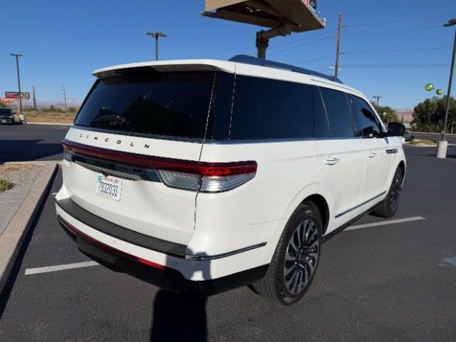 2022 Pristine White Metallic Tri-Coat /Urban Green w/Light Flint Stitch Lincoln Navigator Black Label (5LMJJ2TT4NE) with an EcoBoost 3.5L V-6 port/direct injection engine, located at 1865 East Red Hills Pkwy, St. George, 84770, (435) 628-0023, 37.120850, -113.543640- Photo#6