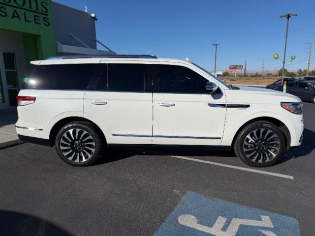 2022 Pristine White Metallic Tri-Coat /Urban Green w/Light Flint Stitch Lincoln Navigator Black Label (5LMJJ2TT4NE) with an EcoBoost 3.5L V-6 port/direct injection engine, located at 1865 East Red Hills Pkwy, St. George, 84770, (435) 628-0023, 37.120850, -113.543640- Photo#7