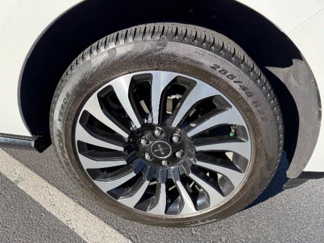2022 Pristine White Metallic Tri-Coat /Urban Green w/Light Flint Stitch Lincoln Navigator Black Label (5LMJJ2TT4NE) with an EcoBoost 3.5L V-6 port/direct injection engine, located at 1865 East Red Hills Pkwy, St. George, 84770, (435) 628-0023, 37.120850, -113.543640- Photo#8