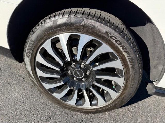 2022 Pristine White Metallic Tri-Coat /Urban Green w/Light Flint Stitch Lincoln Navigator Black Label (5LMJJ2TT4NE) with an EcoBoost 3.5L V-6 port/direct injection engine, located at 1865 East Red Hills Pkwy, St. George, 84770, (435) 628-0023, 37.120850, -113.543640- Photo#11
