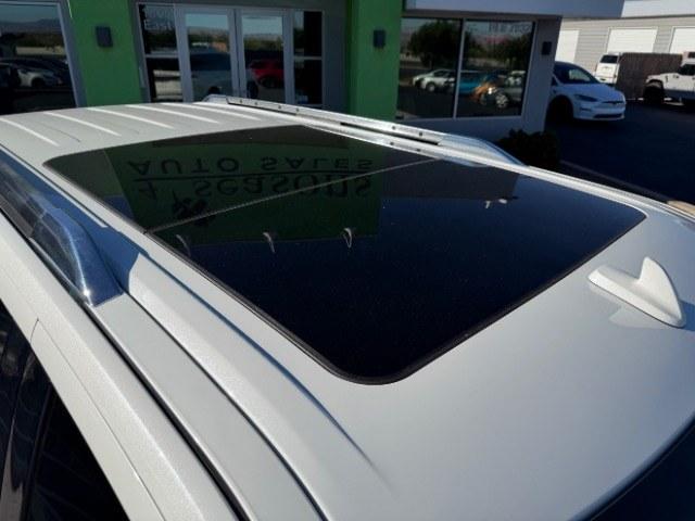 2022 Pristine White Metallic Tri-Coat /Urban Green w/Light Flint Stitch Lincoln Navigator Black Label (5LMJJ2TT4NE) with an EcoBoost 3.5L V-6 port/direct injection engine, located at 1865 East Red Hills Pkwy, St. George, 84770, (435) 628-0023, 37.120850, -113.543640- Photo#14