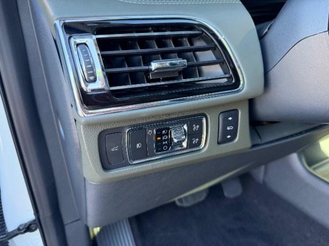 2022 Pristine White Metallic Tri-Coat /Urban Green w/Light Flint Stitch Lincoln Navigator Black Label (5LMJJ2TT4NE) with an EcoBoost 3.5L V-6 port/direct injection engine, located at 1865 East Red Hills Pkwy, St. George, 84770, (435) 628-0023, 37.120850, -113.543640- Photo#15