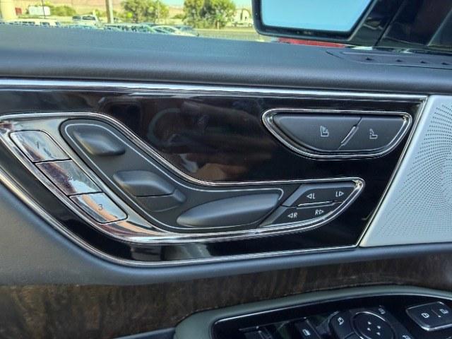 2022 Pristine White Metallic Tri-Coat /Urban Green w/Light Flint Stitch Lincoln Navigator Black Label (5LMJJ2TT4NE) with an EcoBoost 3.5L V-6 port/direct injection engine, located at 1865 East Red Hills Pkwy, St. George, 84770, (435) 628-0023, 37.120850, -113.543640- Photo#17