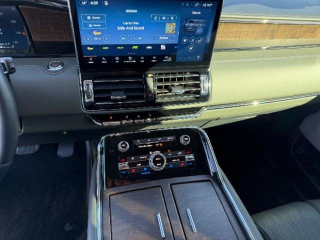 2022 Pristine White Metallic Tri-Coat /Urban Green w/Light Flint Stitch Lincoln Navigator Black Label (5LMJJ2TT4NE) with an EcoBoost 3.5L V-6 port/direct injection engine, located at 1865 East Red Hills Pkwy, St. George, 84770, (435) 628-0023, 37.120850, -113.543640- Photo#18