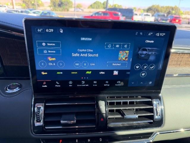 2022 Pristine White Metallic Tri-Coat /Urban Green w/Light Flint Stitch Lincoln Navigator Black Label (5LMJJ2TT4NE) with an EcoBoost 3.5L V-6 port/direct injection engine, located at 1865 East Red Hills Pkwy, St. George, 84770, (435) 628-0023, 37.120850, -113.543640- Photo#19