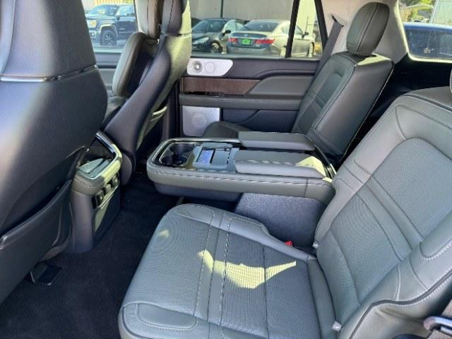 2022 Pristine White Metallic Tri-Coat /Urban Green w/Light Flint Stitch Lincoln Navigator Black Label (5LMJJ2TT4NE) with an EcoBoost 3.5L V-6 port/direct injection engine, located at 1865 East Red Hills Pkwy, St. George, 84770, (435) 628-0023, 37.120850, -113.543640- Photo#24